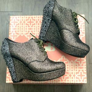 Sparkly GB Wedges 🤎